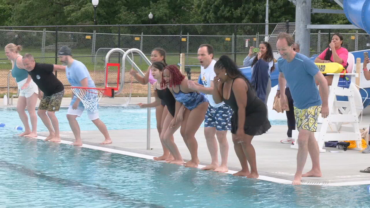 Louisville leaders do cannonballs in new Algonquin Park pool